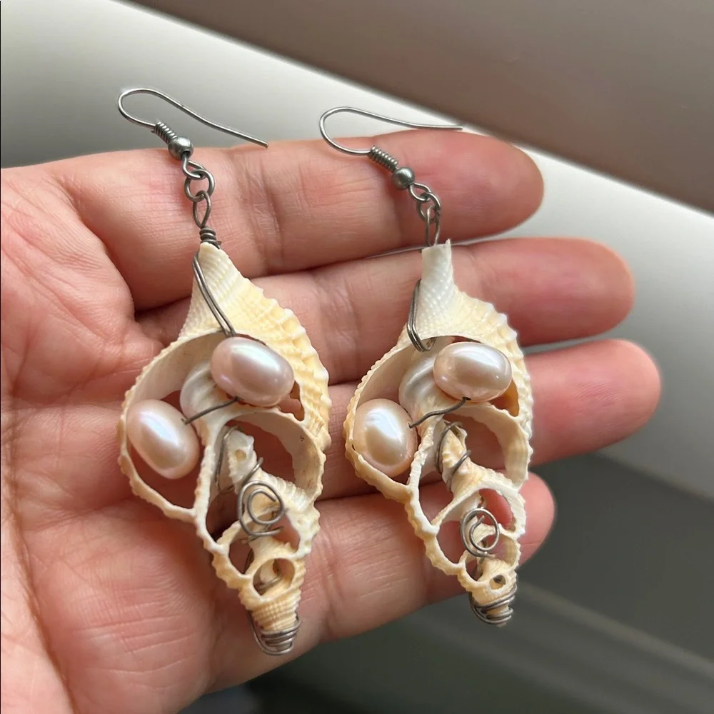 🖤Hawai’i shell & Pearl handmade earrings - Picture 8 of 10